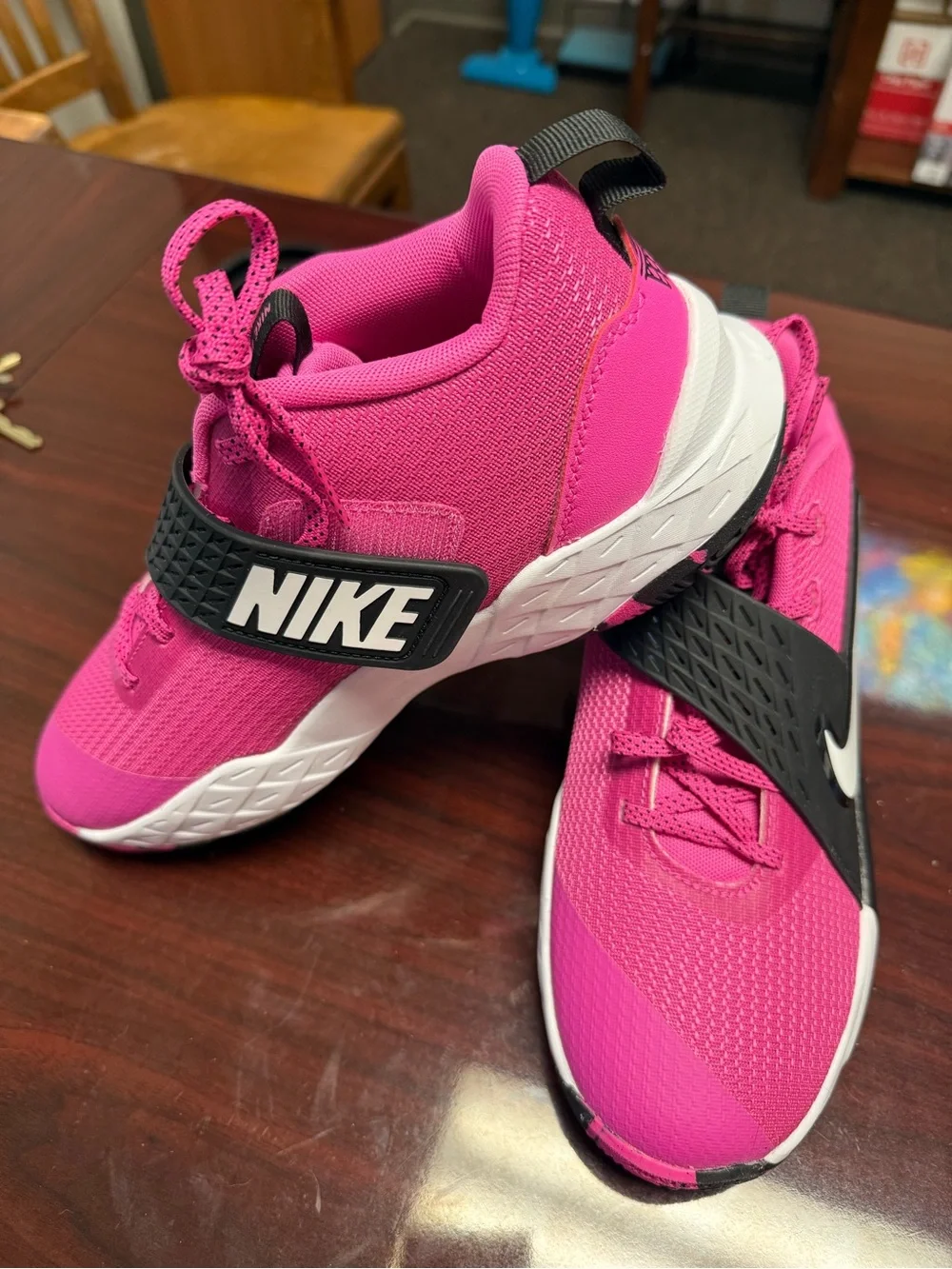 NWOT Nike Team Hustle D 12 Laser Fuchsia Basketball Shoes Big Kids 7Y